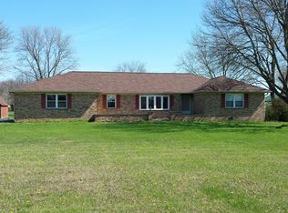 10817 N Dake Lake Dr, Mooresville, IN 46158