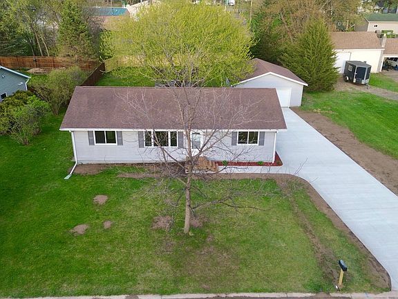 2nd image of 140 Nelson Ave