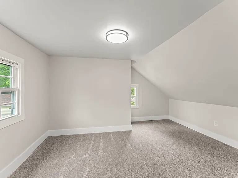 1021 S Maple Ave — Photo 15