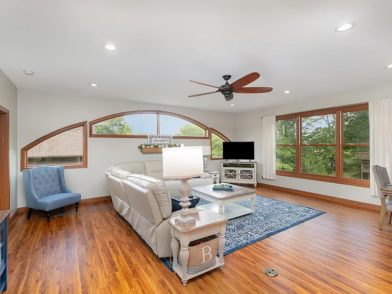 1753 Cove Cir E — Photo 4