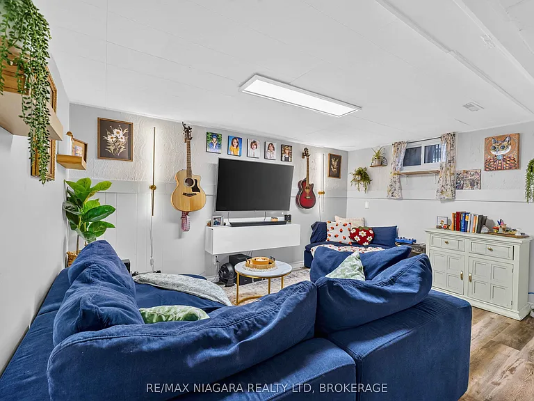 12 Wallace St #BASEMENT — Photo 6