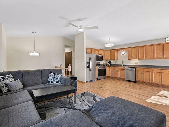 3rd image of 546 98th Ave NE