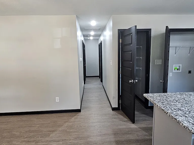 328 Edwards Ave — Photo 2