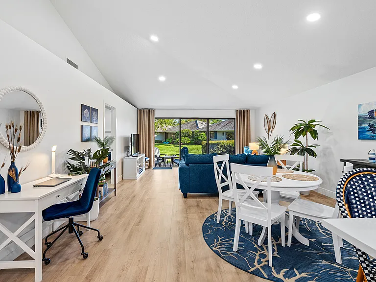 615 Club Dr — Photo 7
