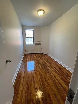 Rented by Standard Living Realty Inc | media 18