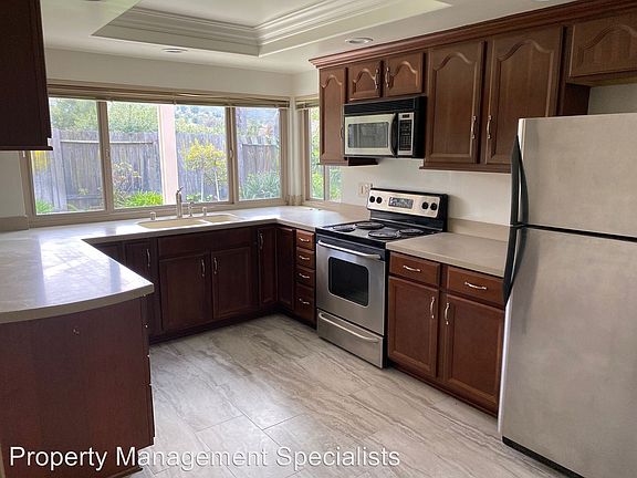 3rd image of 3074 Lodgewood St