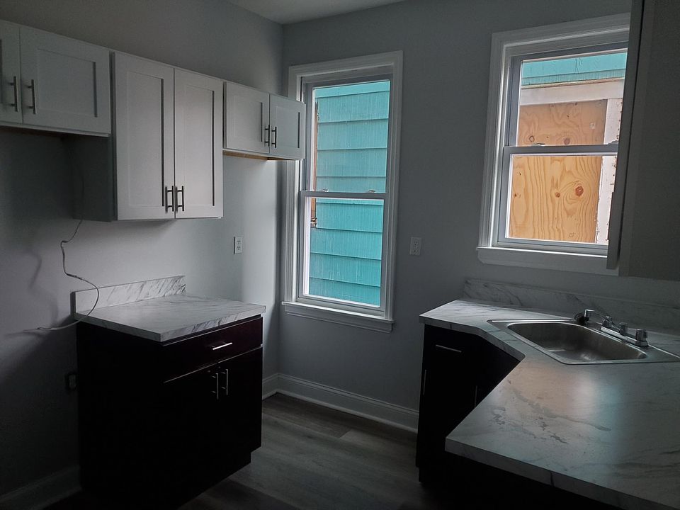 1st image of 186 N 17th St