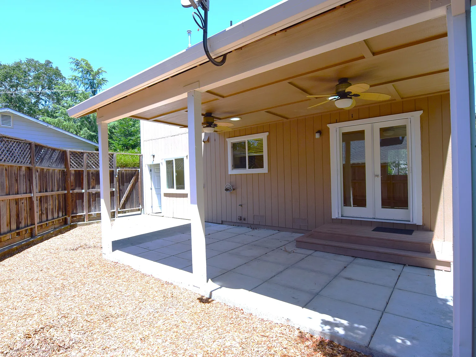 2 bed, 1000 sqft, $3,300 — Photo 3