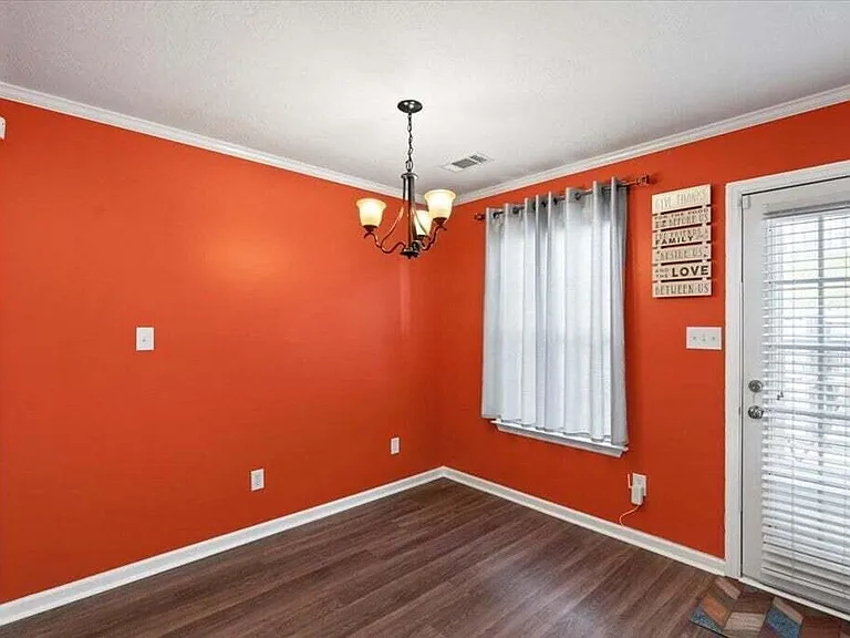 1615 Emma St — Photo 13