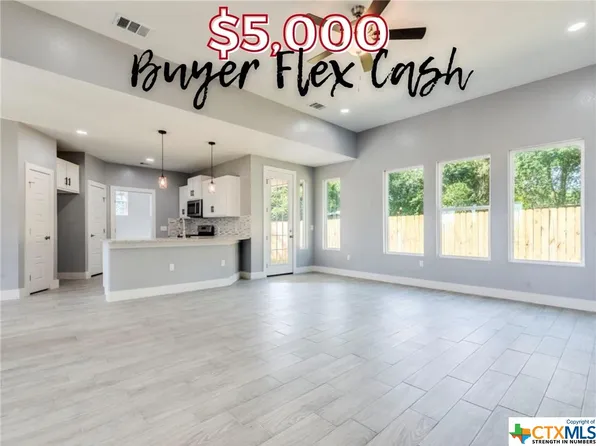 110 N Westbrook Ln, Elgin, TX 78621