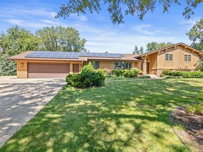 1895 Gluek Ln, Roseville, MN, 55113