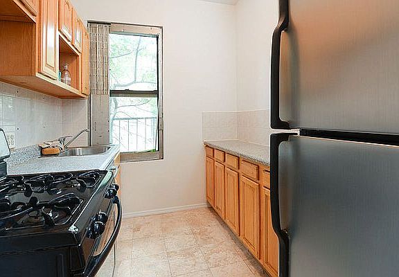 3rd image of 631 Grand Ave #2RR