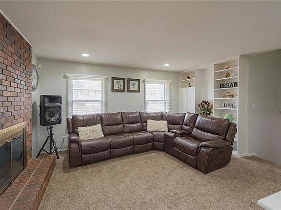 2nd image of 11821 Belmont Ave