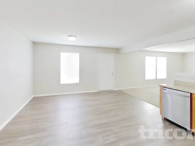 10904 Wymm Ln — Photo 4
