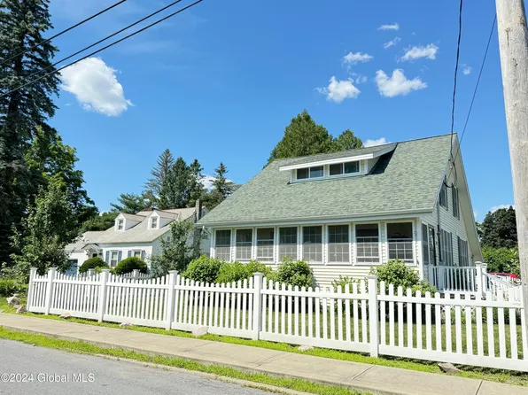 40 Mettowee Street, Granville, NY 12832