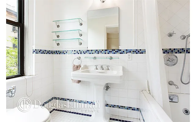 Sold by Douglas Elliman | media 15