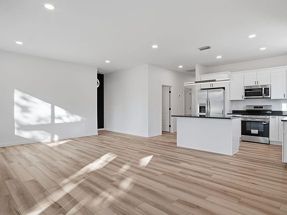 4th image of 1702 5th St