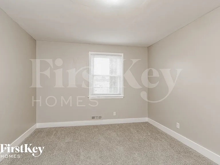 1104 Raynor St — Photo 11