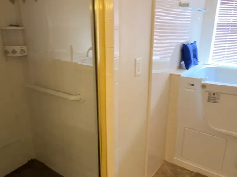 8226 Meadowside Dr — Photo 24