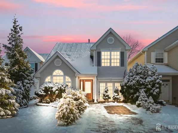 18 Tall Oaks Ct, Old Bridge, NJ 08857