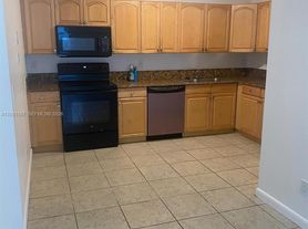 3173 Auburn Blvd, Fort Lauderdale, FL