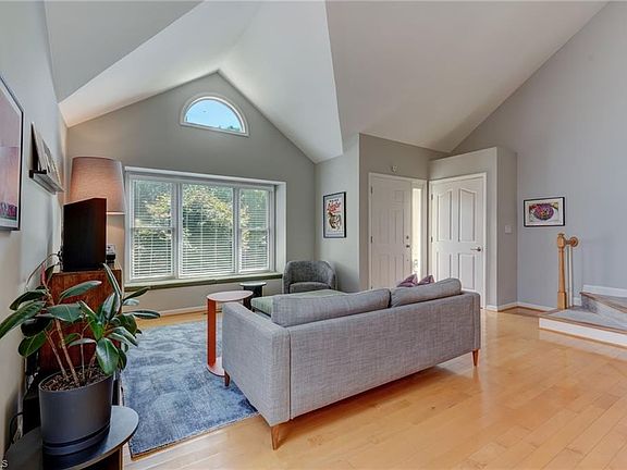 4th image of 409 Overman St