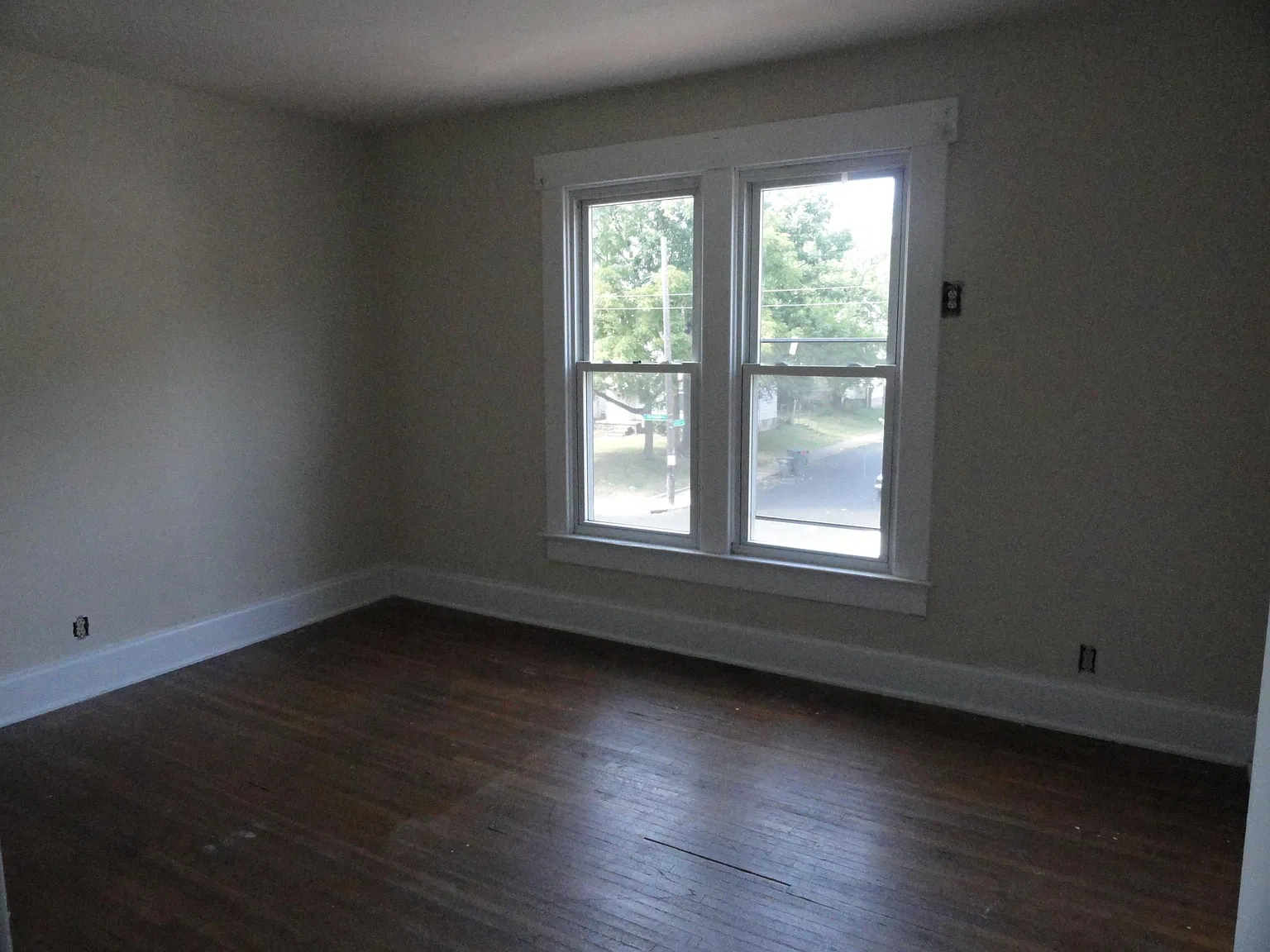 3 bed, 1230 sqft, $2,025 — Photo 3