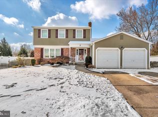 4 Split Rail Ln, Marlton, NJ 08053