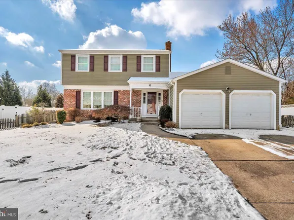 4 Split Rail Ln, Marlton, NJ 08053
