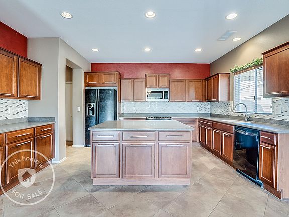2nd image of 935 E Kapasi Ln