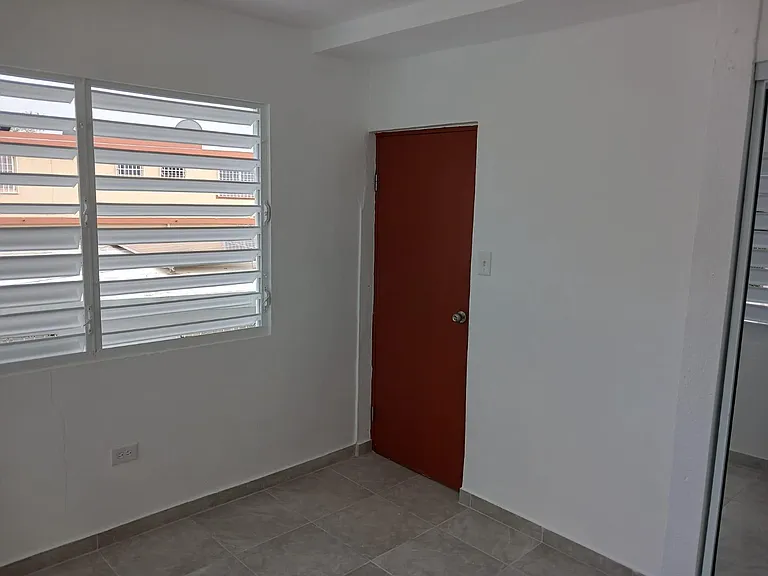 Calle Ruiz Belvis — Photo 13