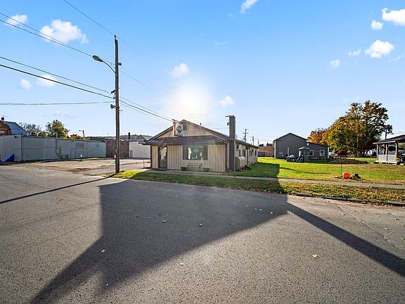 2nd image of 101 N Maple St