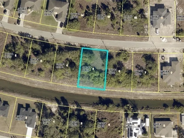 1028 Plymouth St E, Lehigh Acres, FL 33974