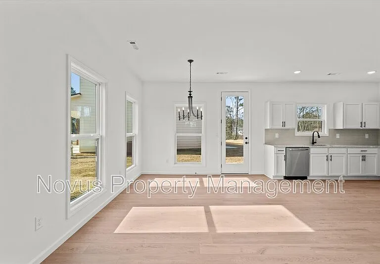 97 Carroll Cir — Photo 6