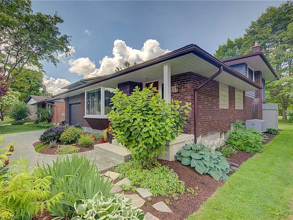 3rd image of 93 Briargate Dr