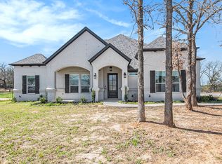 3037 Fossil Oaks Dr, Azle, TX 76020