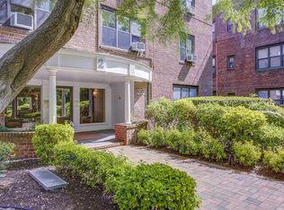 2 Town House Place #2-H, Great Neck, NY 11021