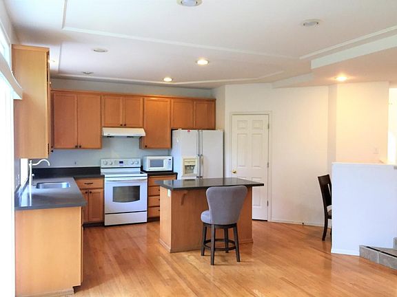 4th image of 25139 SE 42nd St