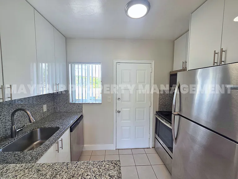 701 NE 16th Ave — Photo 22