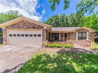 7541 Madeira Dr, Fort Worth, TX 76112