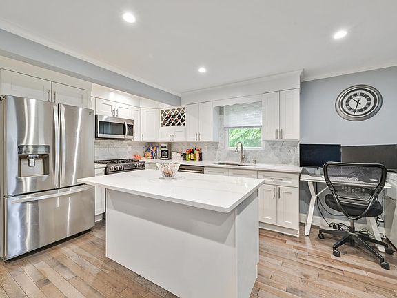 3rd image of 170 Lindsey Ave #1
