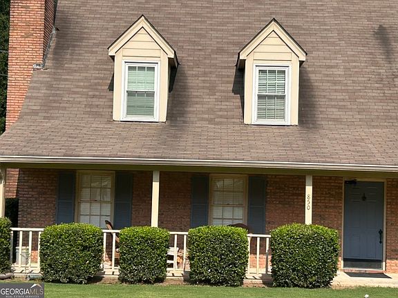 2nd image of 850 Park Pl NE