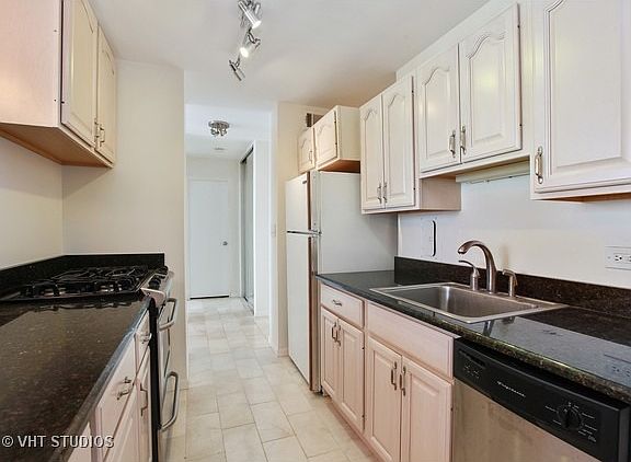 4th image of 3430 N Lake Shore Dr APT 11M