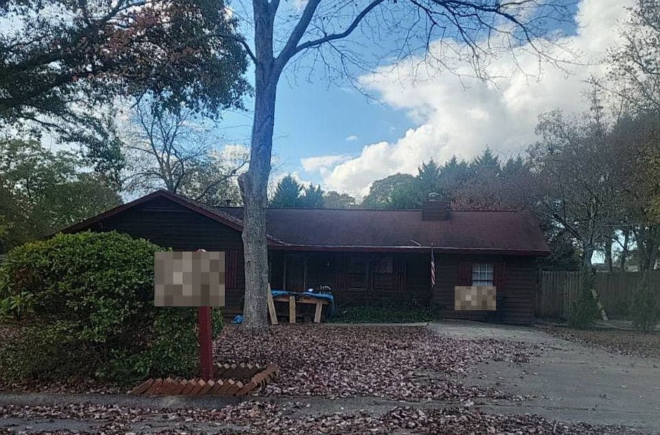 1st image of 390 Amity Ct