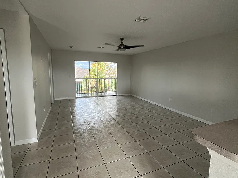 1025 SE 12th St #201 — Photo 8