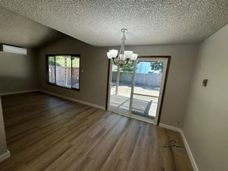 2653 Erin Way — Photo 5