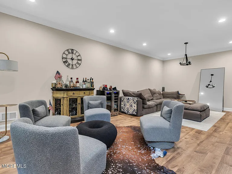 196 Shinnecock Dr — Photo 3
