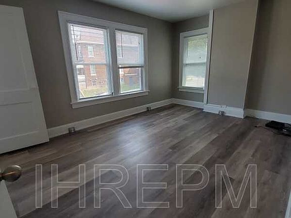 3rd image of 205 13th Ave Unit 205