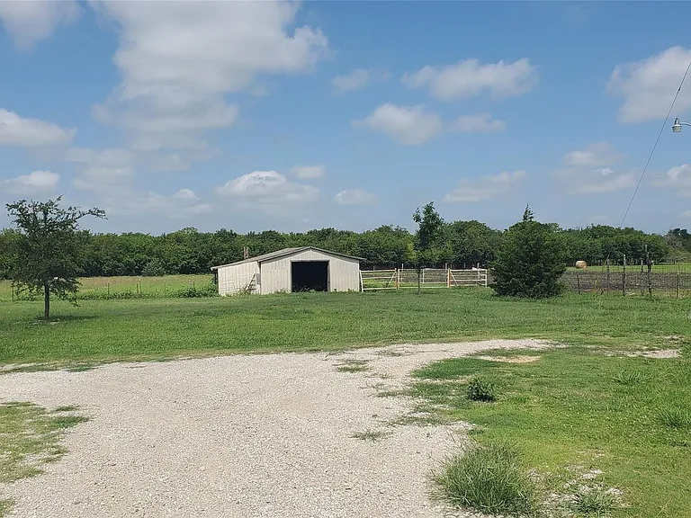 1656 County Road 697 — Photo 31