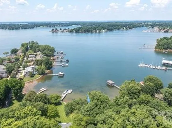 7423 Norman Island Dr, Cornelius, NC 28031